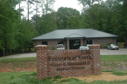 Beautiful 300 square ft. building, located in Hoover.